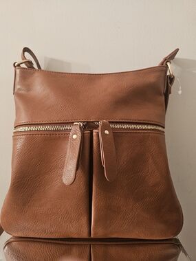 Women’s Tan Leather Crossbody Bag with Front Zip Pockets